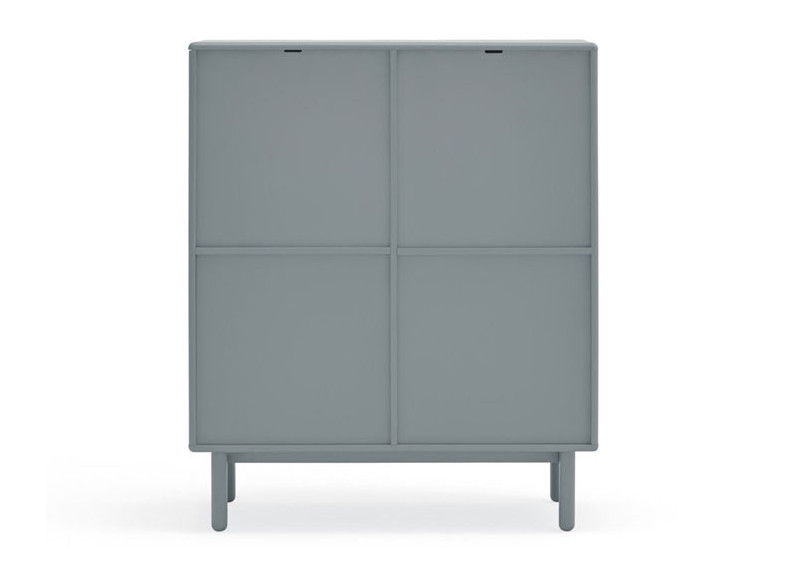Mueble auxiliar de madera con patas