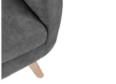 Butaca moderna con patas de madera