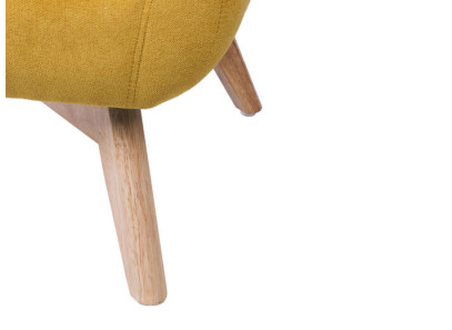 Butaca con patas de madera