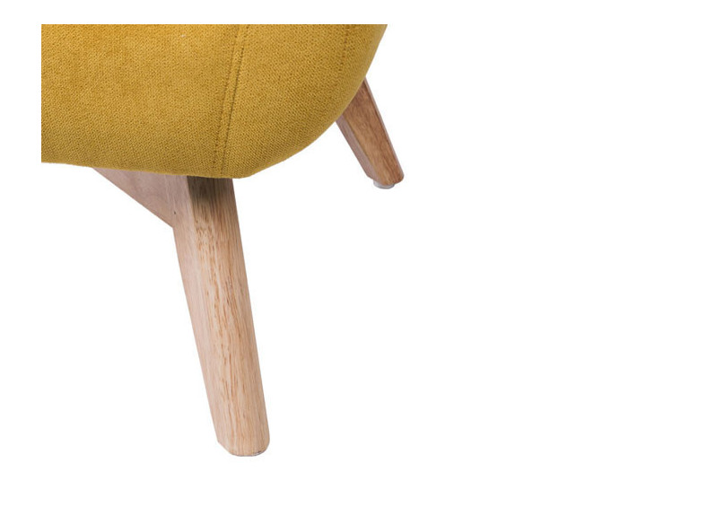 Butaca con patas de madera