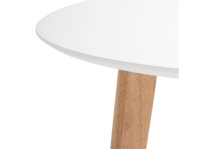 Oferta en mesa de madera