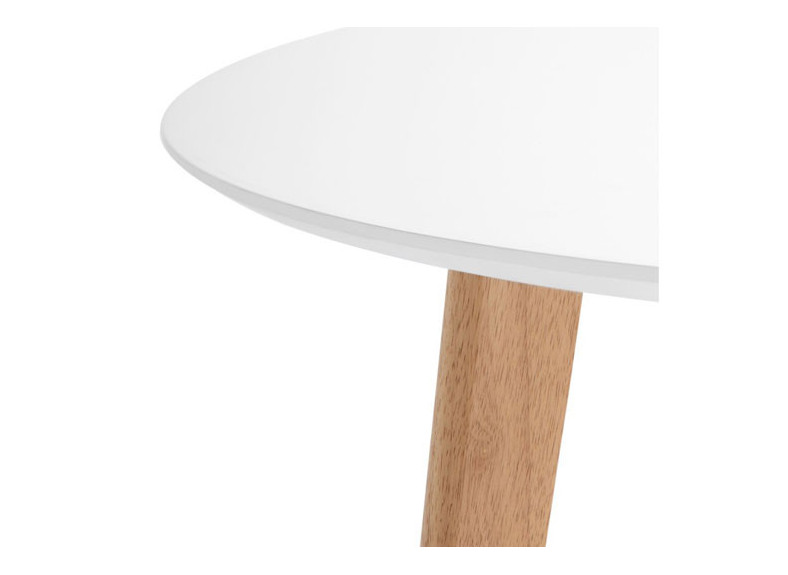 Oferta en mesa de madera