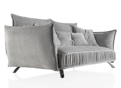 Sofá de 3 plazas con patas cromadas altas en oferta
