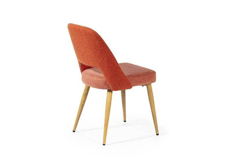 silla con patas color roble
