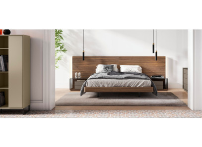Dormitorio con mesitas de cristal en Valencia