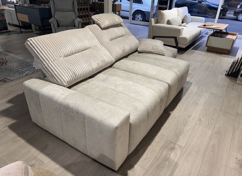 Sofá deslizante y respaldos reclinables Joel de Acomodel al mejor precio solo en Muebles Intermobel