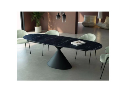 Mesa extensible giratoria con pata metálica central y tapa porcelánica en Valencia, Intermobel