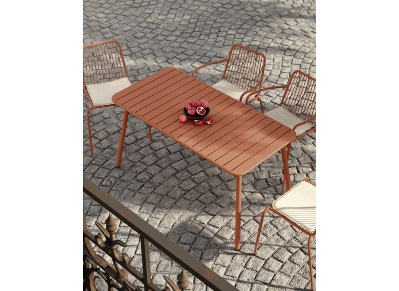 Mesa moderna metálica en color teja. Dos medidas disponibles en Intermobel, tu tienda de muebles en Valencia