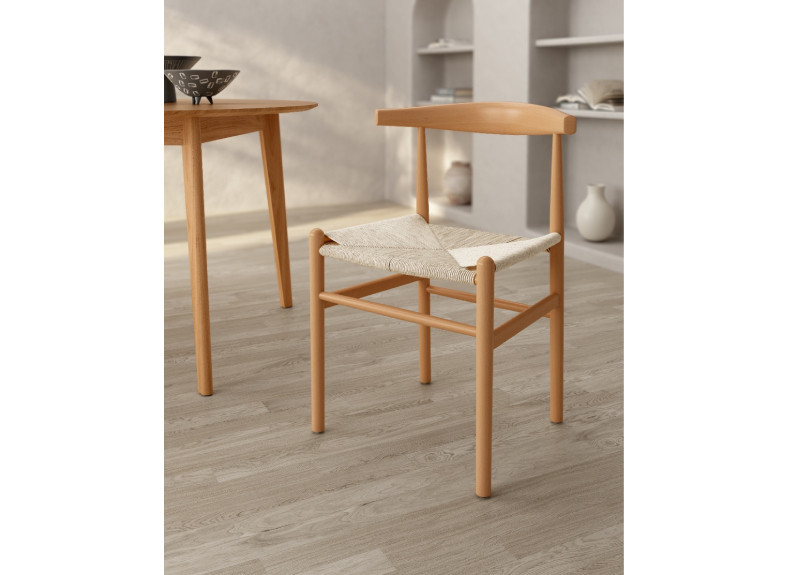 Silla de madera y cuerda estilo minimalista en Muebles Intermobel, Valencia