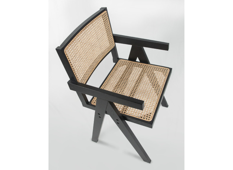 Silla estilo japonesa negra con ratán en Muebles Intermobel, Valencia