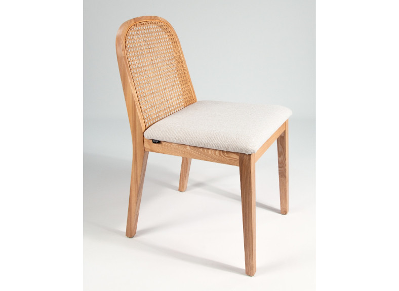 Silla de madera semitapizada con ratán en Muebles Intermobel, Valencia