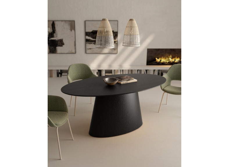 Mesa de comedor ovalada de madera negra Namib de Bogal en Muebles Intermobel, Valencia