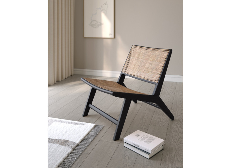 Butaca de madera y ratán negra en Muebles Intermobel, Valencia