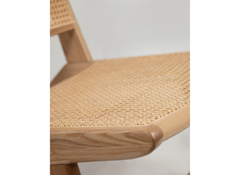 Butaca de madera y ratán negra en Muebles Intermobel, Valencia