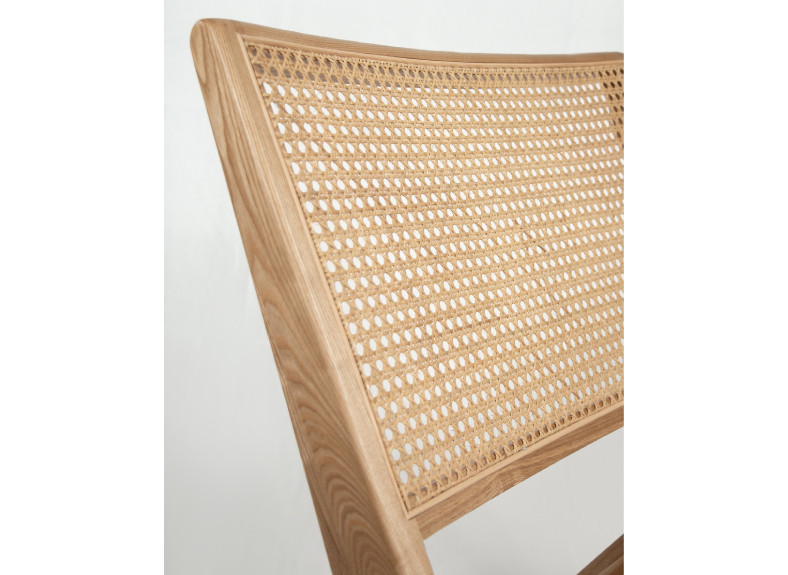 Butaca de madera y ratán negra en Muebles Intermobel, Valencia