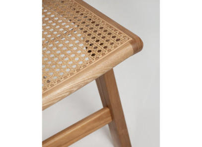 Butaca de madera y ratán negra en Muebles Intermobel, Valencia