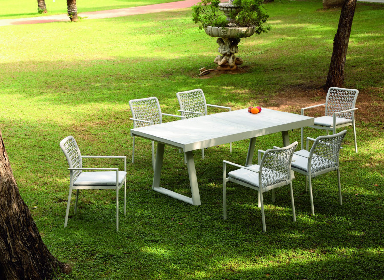 Pack de mesa y sillas para exterior Verona de Arkimueble