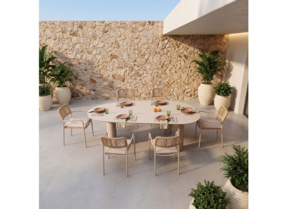 Mesa de comedor de diseño de gran formato para exterior Paula de GDeco en Valencia