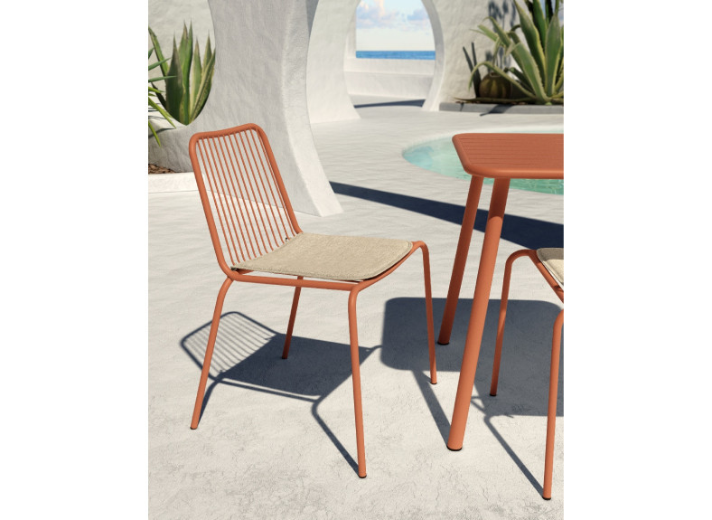 Mesa metálica para exterior en Valencia | Muebles Intermobel®